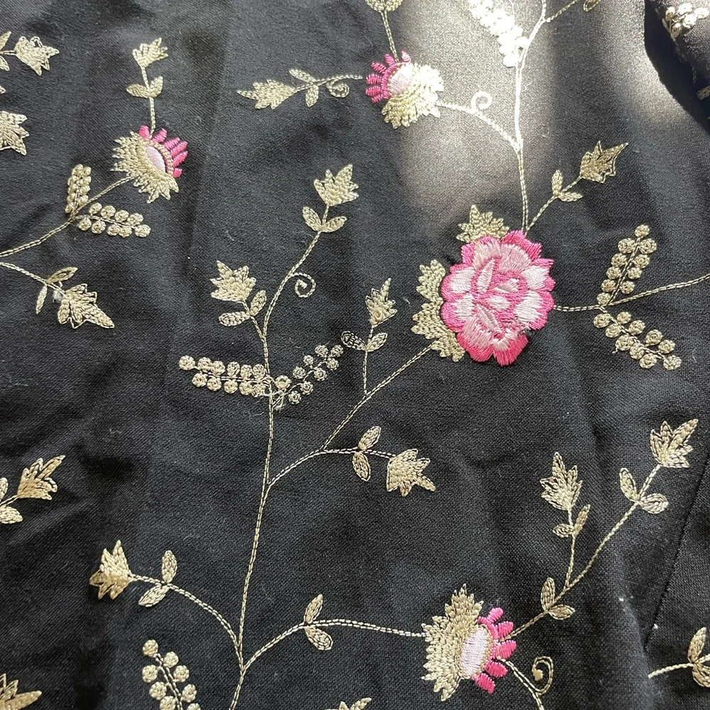EUC Karen Kane Lifestyle Petites black/pink floral embroidered cropped pants 14P